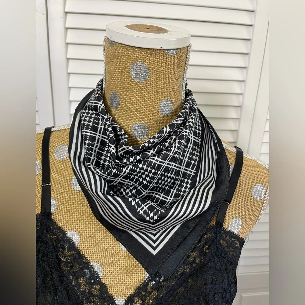 Fun vintage black white scarf